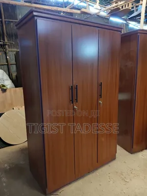 Modern Closet Made of Quality Laminated MDF