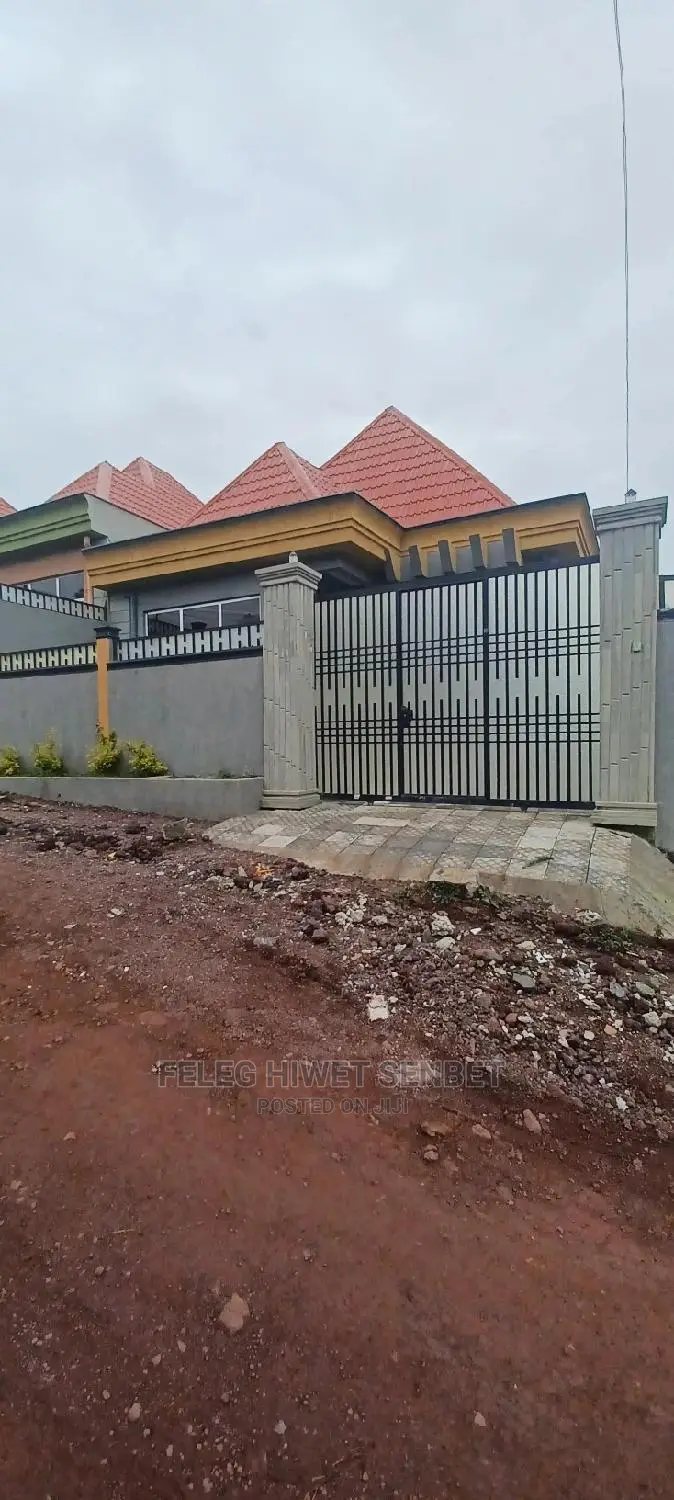 5bdrm Villa in አአ, Bole for Sale