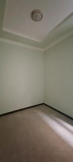 5bdrm Villa in አአ, Bole for Sale