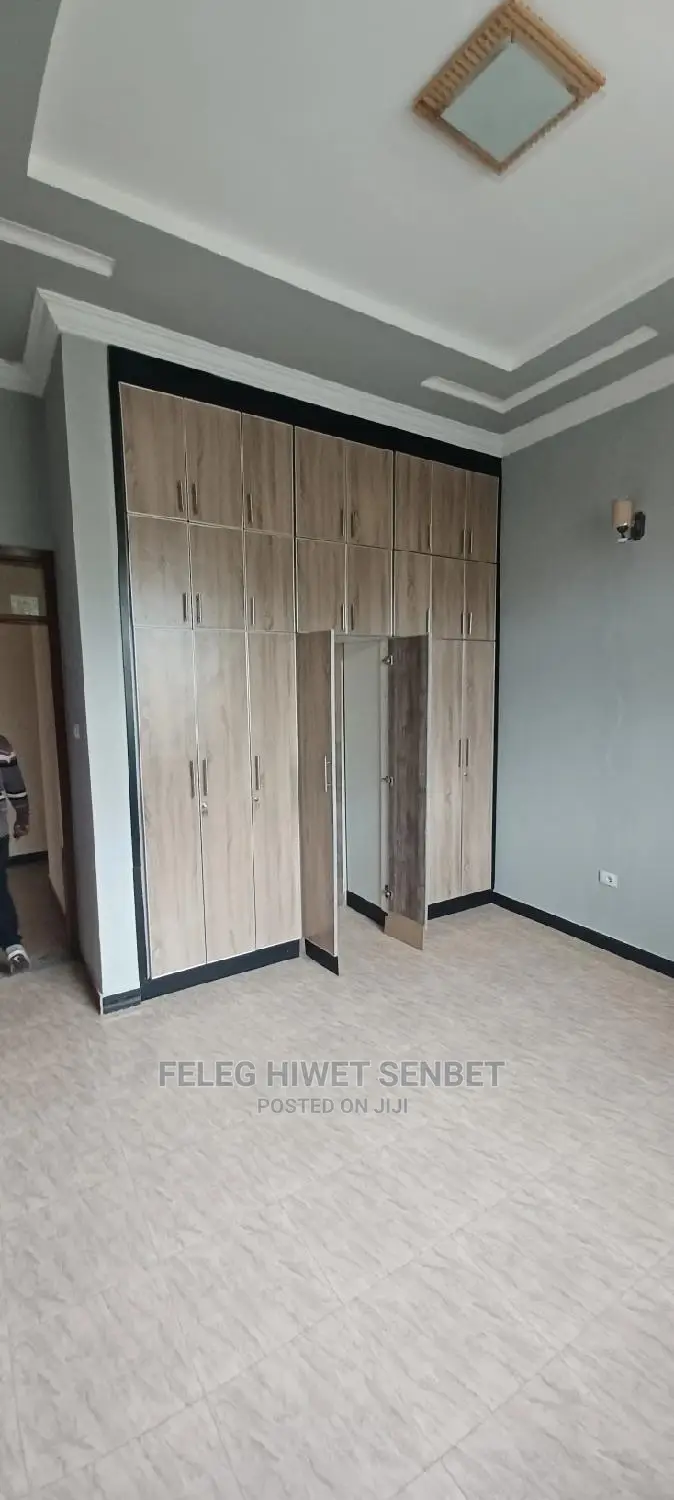 5bdrm Villa in አአ, Bole for Sale