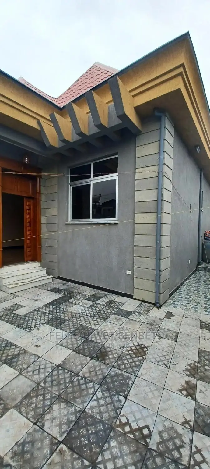 5bdrm Villa in አአ, Bole for Sale