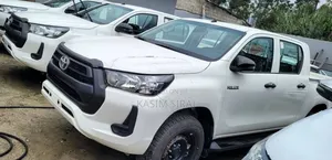 New Toyota Hilux 2023 White