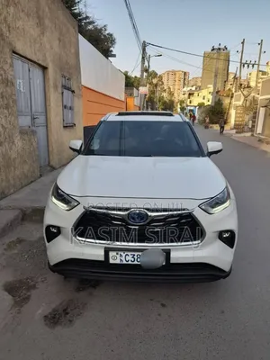 Toyota Highlander Hybrid 2023 White
