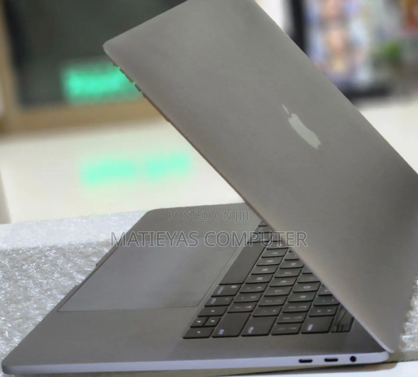 New Laptop Apple MacBook Pro 2017 16GB Intel Core I7 SSD 512GB