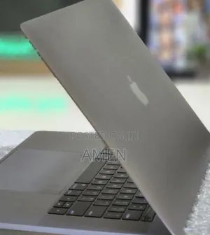 New Laptop Apple MacBook Pro 2017 16GB Intel Core I7 SSD 512GB