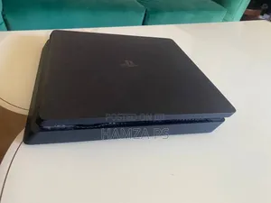 Playstation 4 Slim በቅናሽ