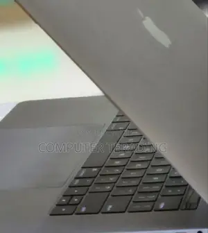 New Laptop Apple MacBook Pro 2017 16GB Intel Core I7 SSD 512GB