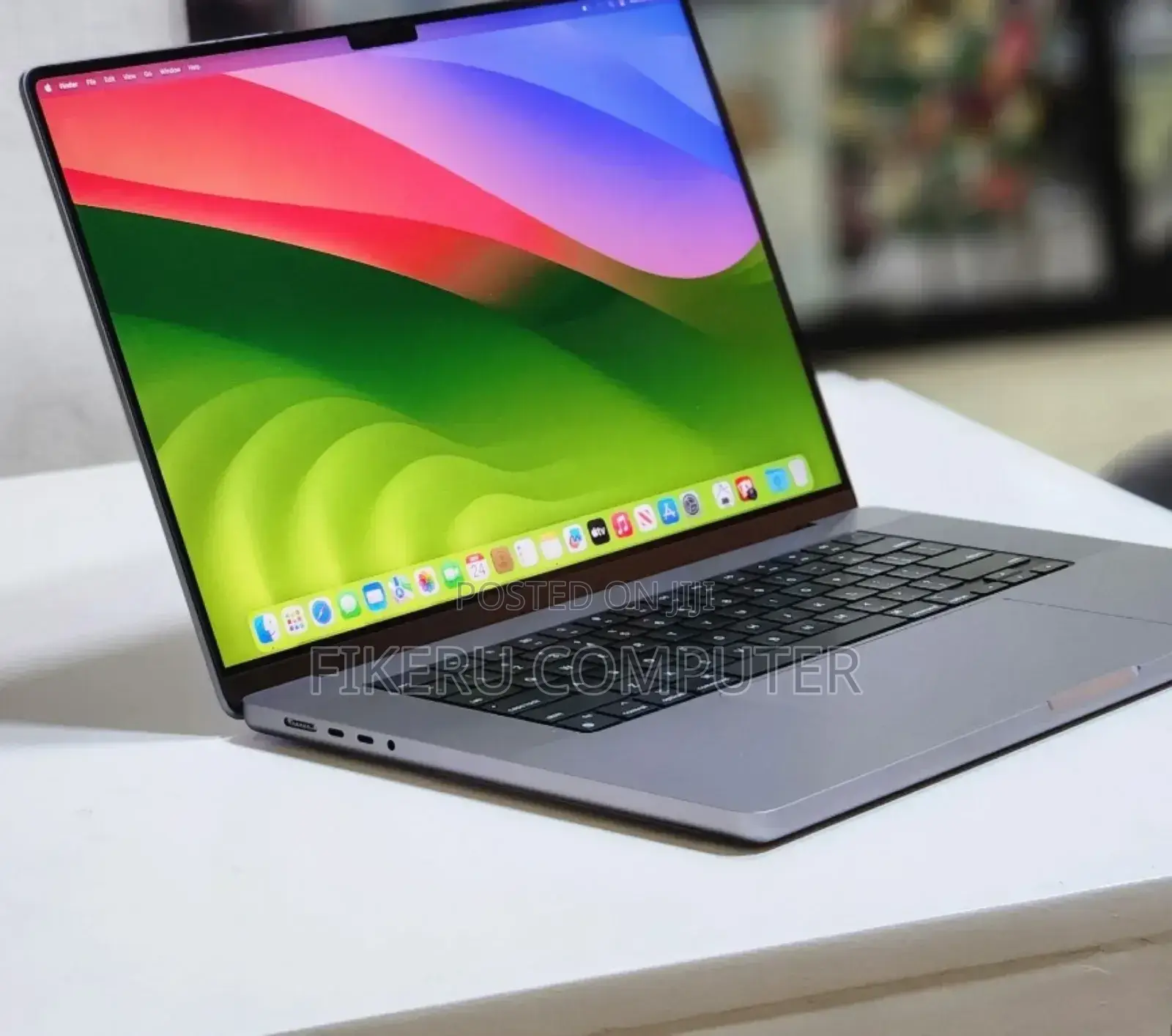 New Laptop Apple MacBook Pro M1 32GB Apple M1 Pro SSD 512GB