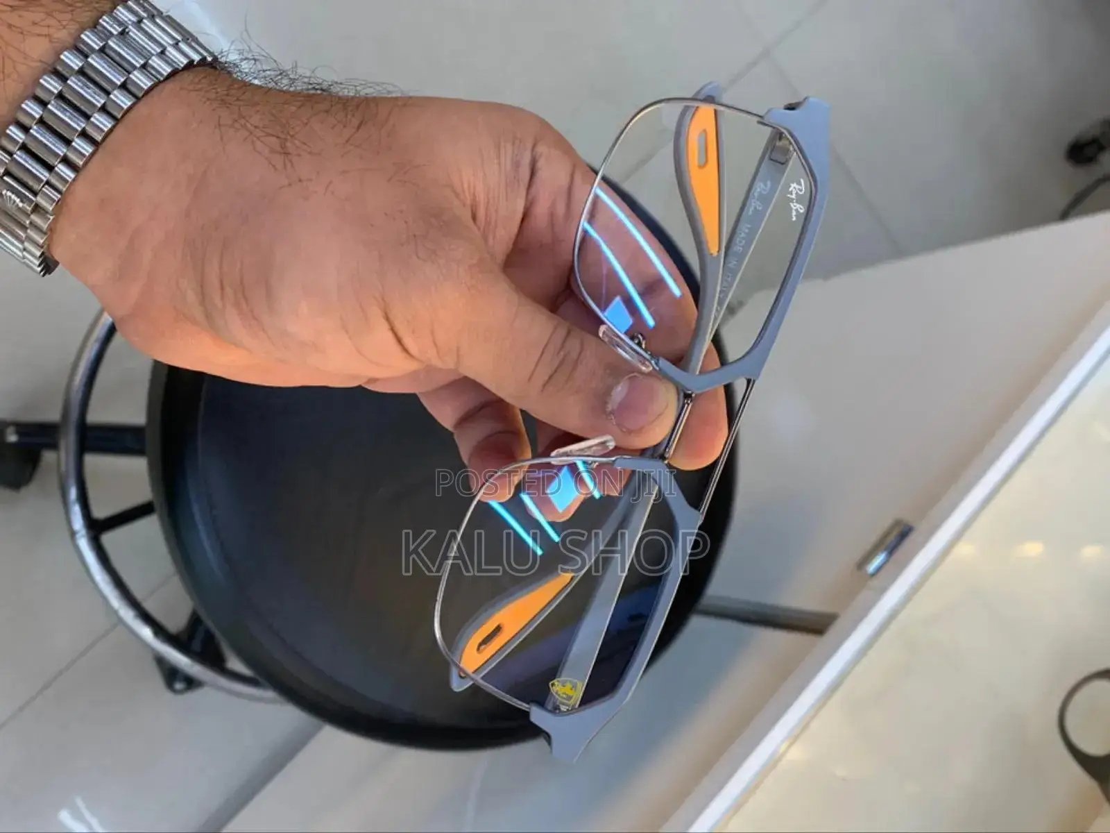 Ray-ban Sunglasse: Stylish Gray Metal Frames Made In Italy