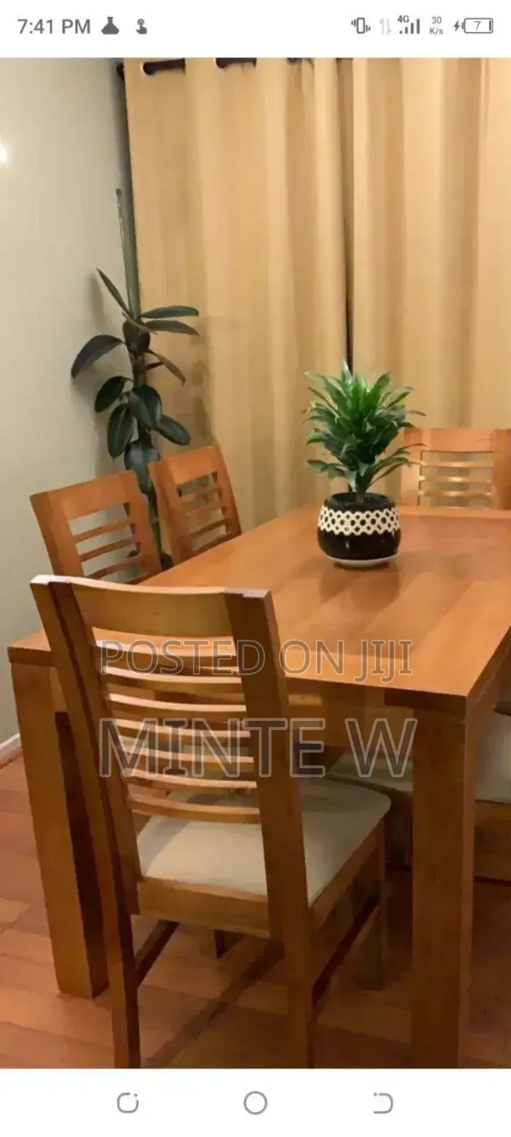 ምርጥ ምርጥ Dining Table