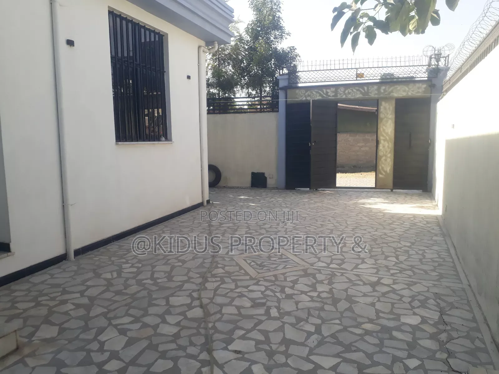 6bdrm Villa in Around Nasswe, Nifas Silk-Lafto for rent