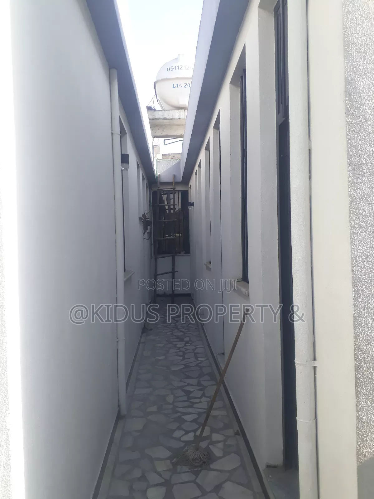 6bdrm Villa in Around Nasswe, Nifas Silk-Lafto for rent