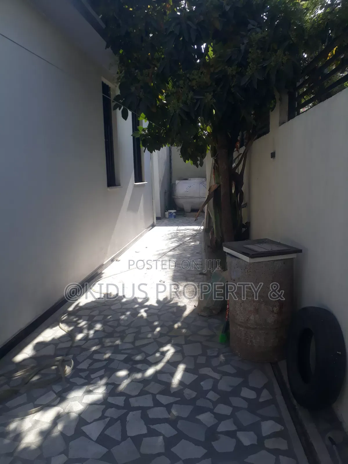 6bdrm Villa in Around Nasswe, Nifas Silk-Lafto for rent