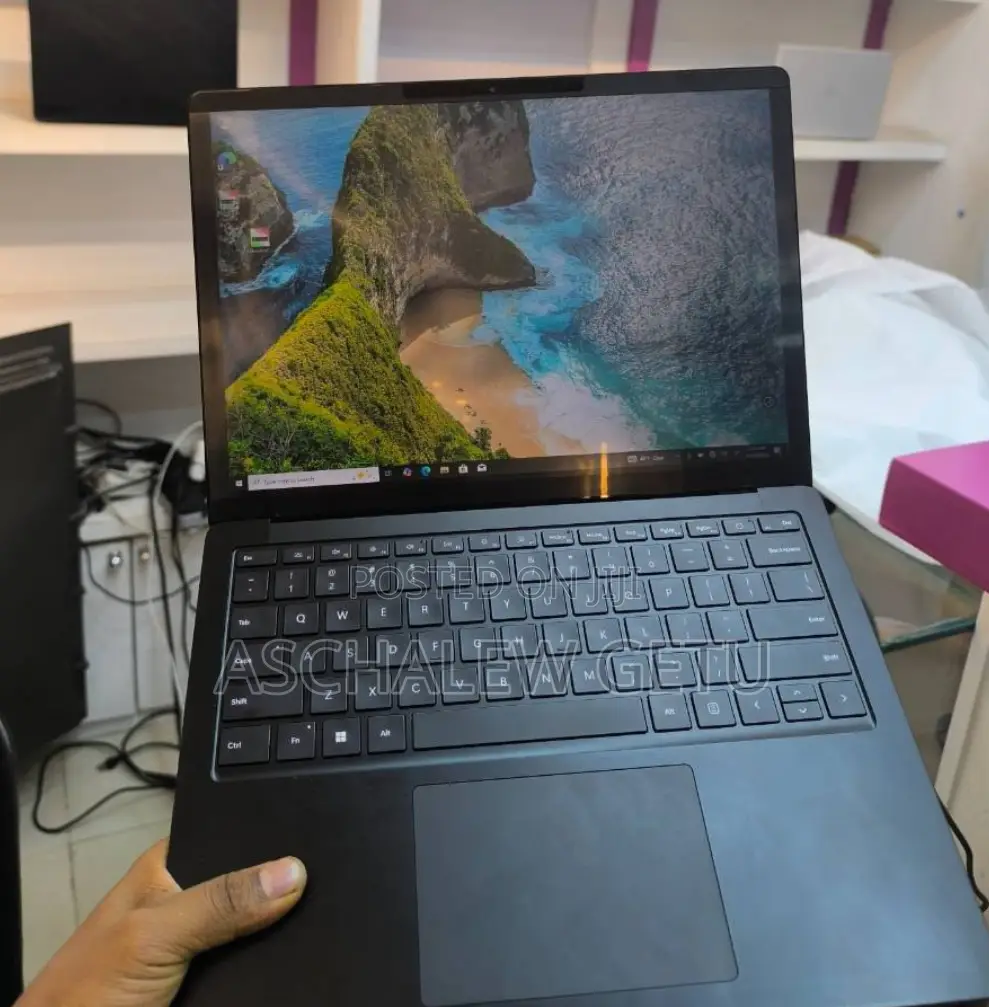 New Laptop Microsoft Surface 16GB Intel Core I7 SSD 256GB