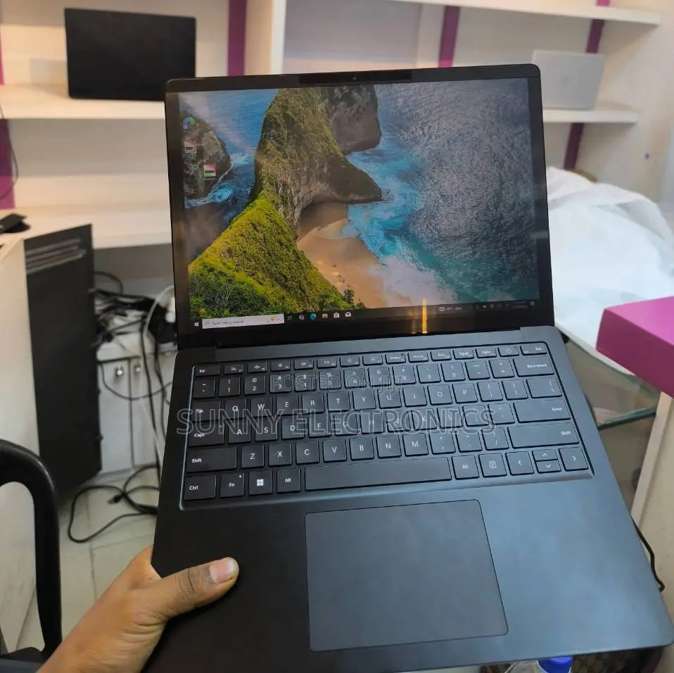 New Laptop Microsoft Surface Book 3 16GB Intel Core I7 SSD 256GB