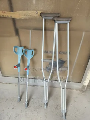 Crutches疏離axillary and Elbow Bilateral Crutches𢏺你crutches承受crutches