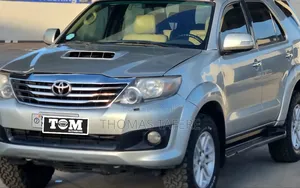 Toyota Fortuner 2013 Gold