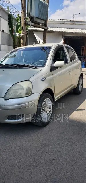 Toyota Vitz 2002 Gold