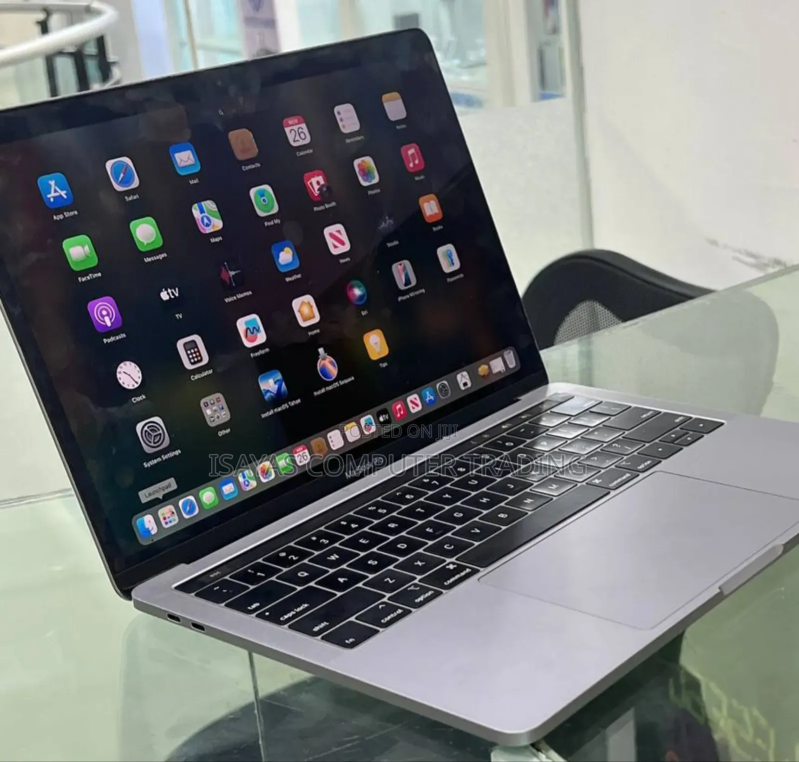 New Laptop Apple MacBook Pro 2019 8GB Intel Core I5 SSD 128GB