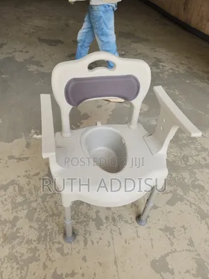 Commode Three in One Toilet Seat Commode Shower Chair癲馬commode Chair