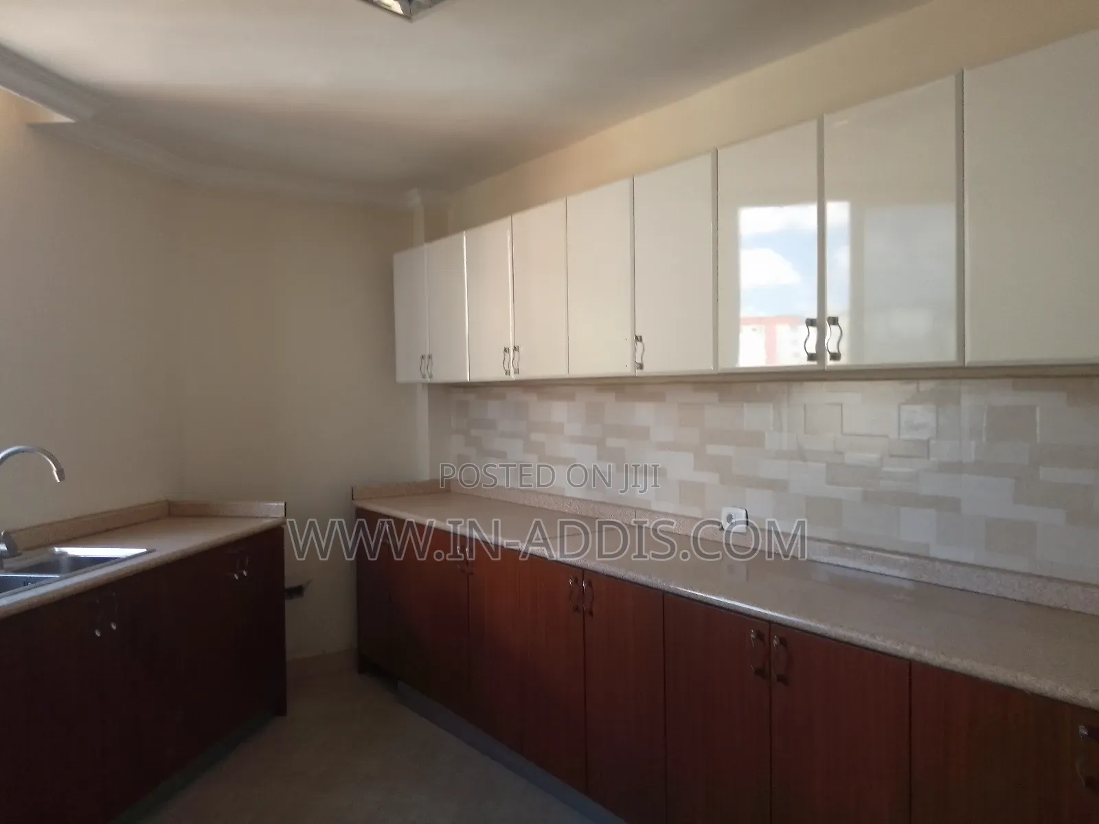 3bdrm Apartment in Yeka for sale