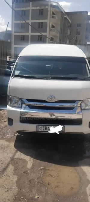 Toyota HiAce 2021 White