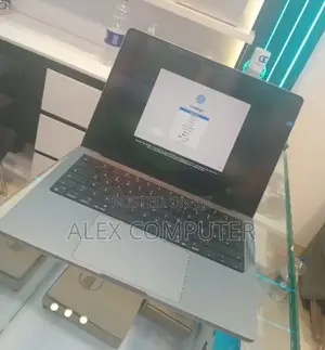 New Laptop Apple MacBook 24GB Apple M3 SSD 512GB