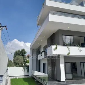 8bdrm House in Addis Abeba, Bole for sale