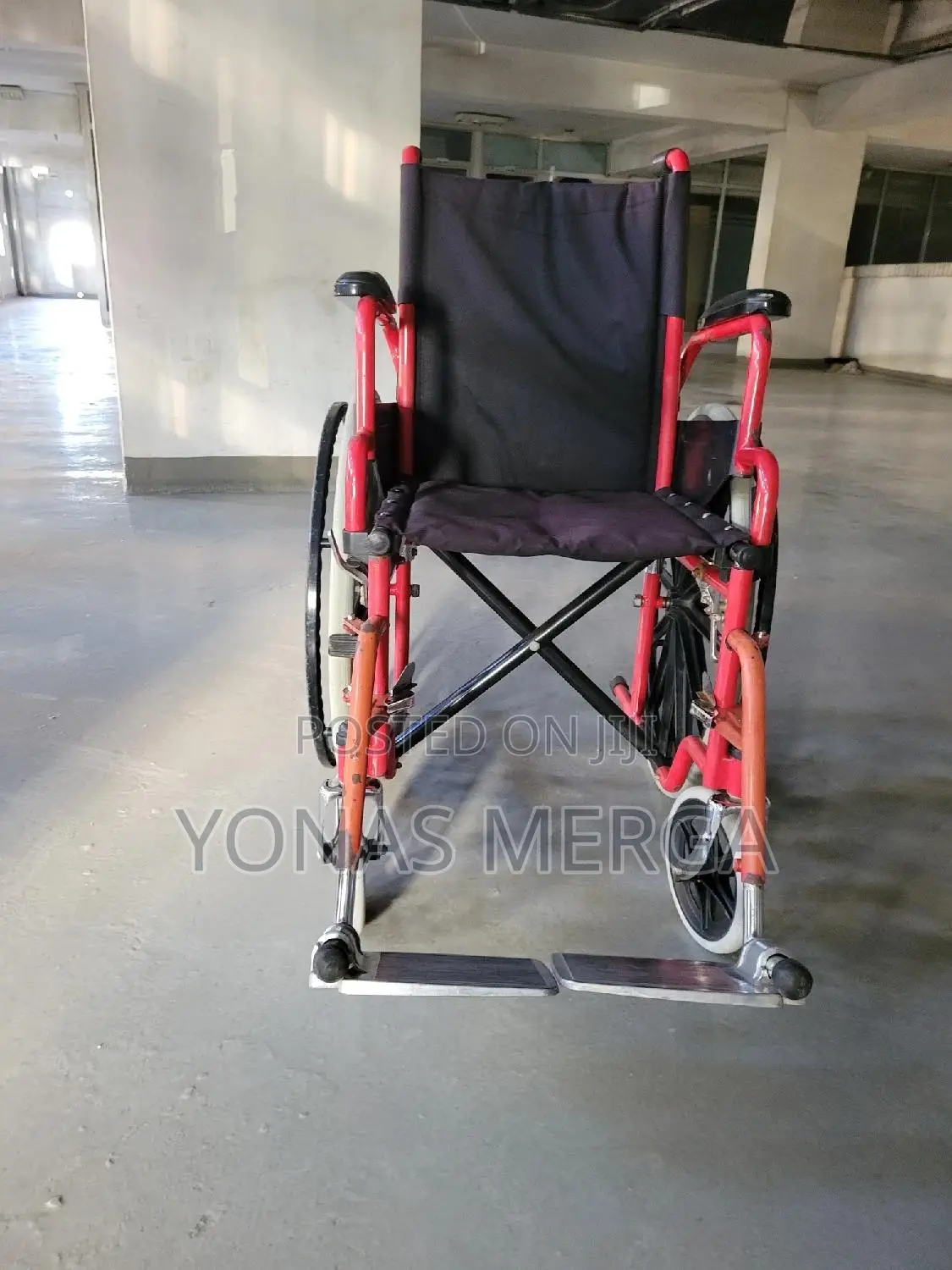 Manual Folding Wheelchair餅❩Wheelchair蚤命featuring a Carbon Steel Frame