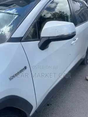 Toyota RAV4 Hybrid 2022 White