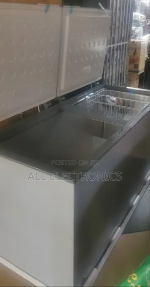 {Orbit )720 Chest Freezer