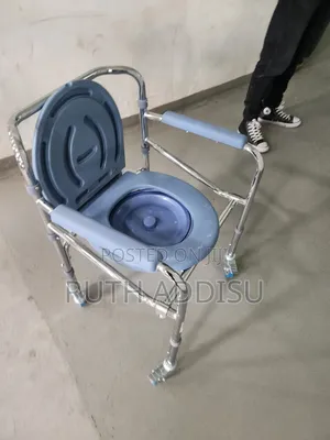 Four Wheels Commode Wheelchair煞白wheelchair麗天wheelchair曱月wheelchair New