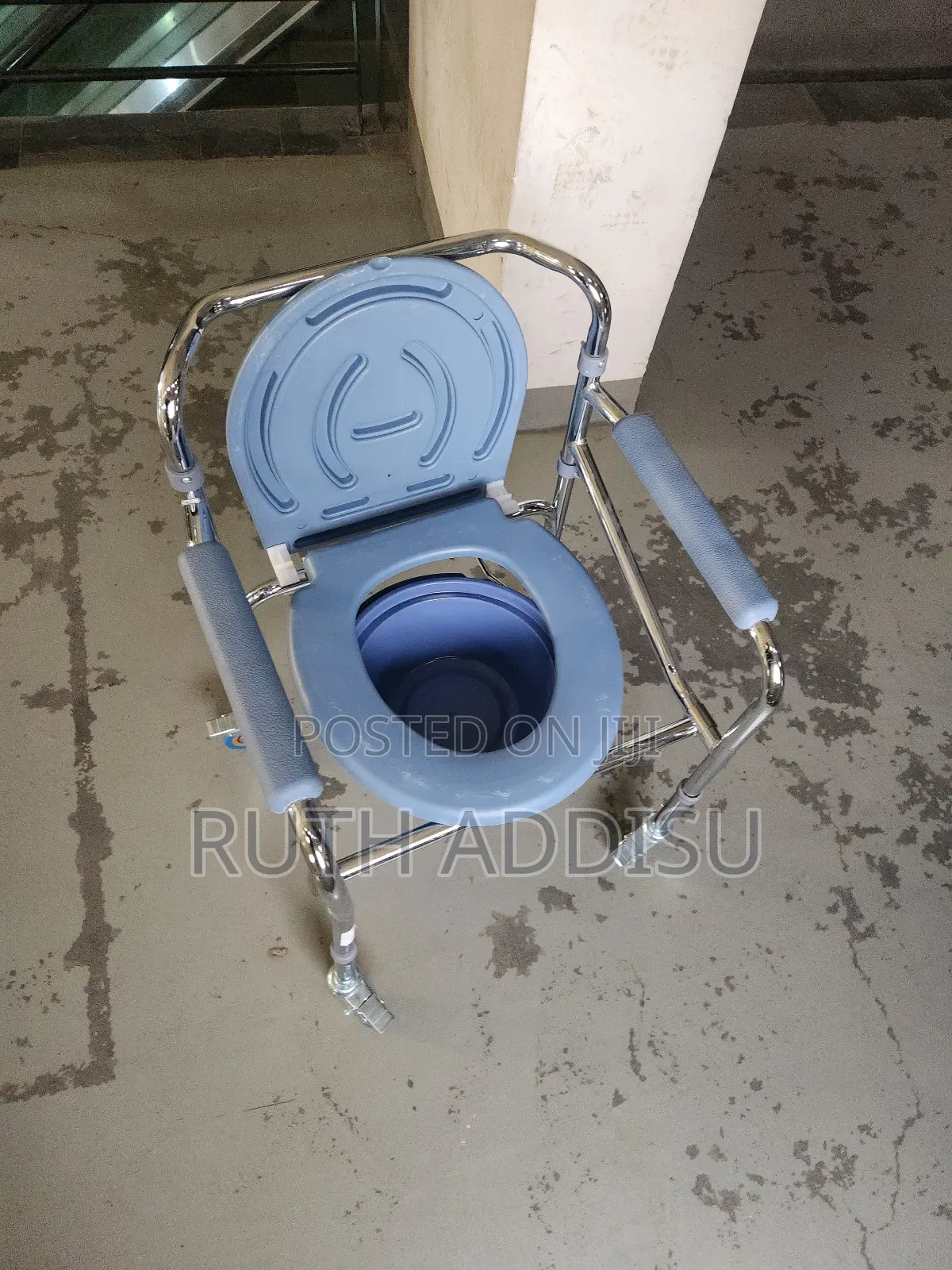 Foldable Commode Wheelchair堥了toilet Wheelchair翃了commode Wheelchair New