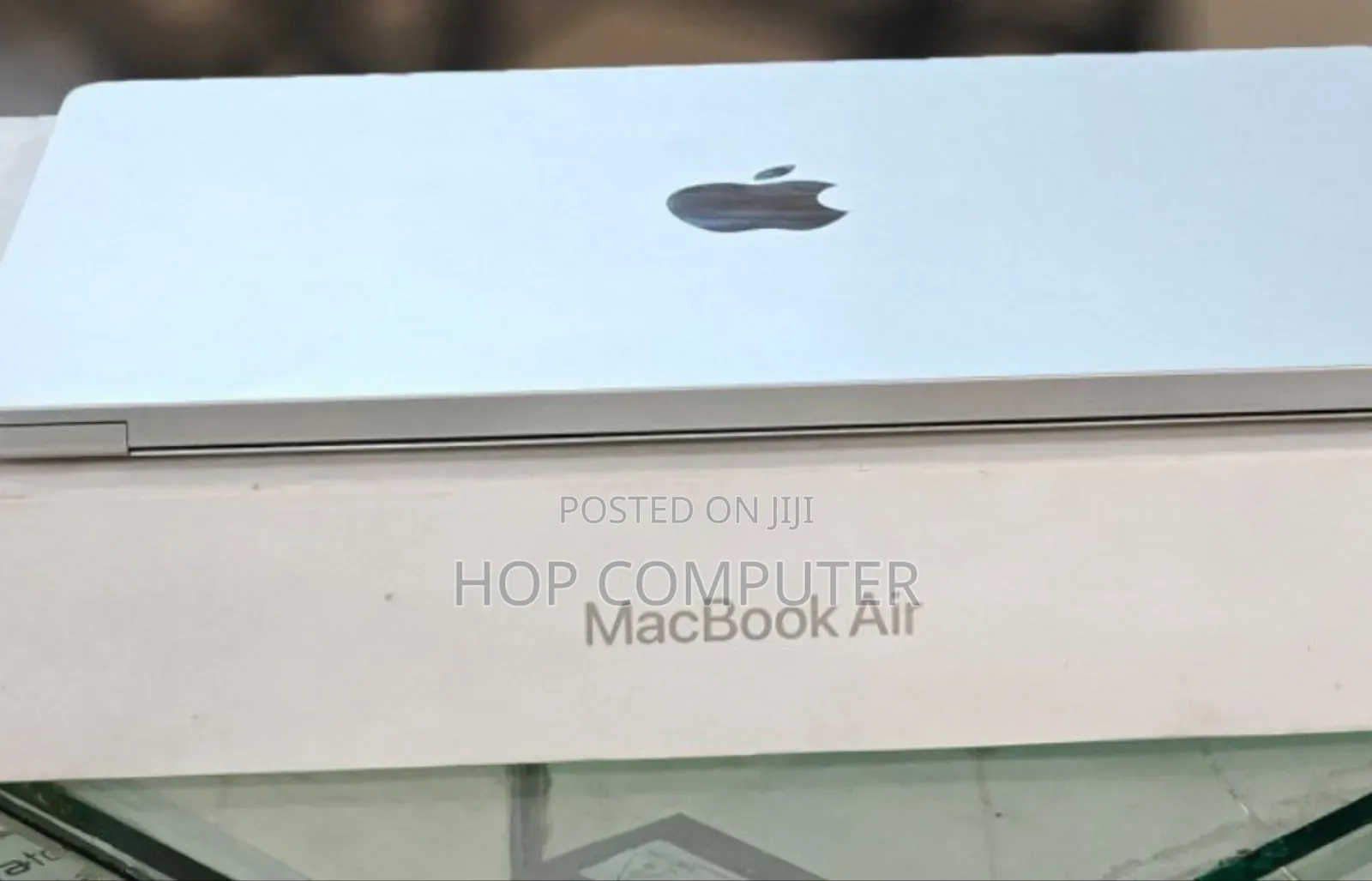New Laptop Apple MacBook Air 2025 M4 13-Inch 16GB Apple M4 SSD 256GB