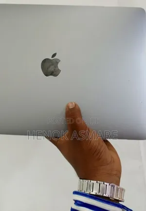 New Laptop Apple MacBook Pro 2017 8GB Intel Core I5 SSD 128GB