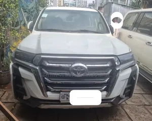 Toyota Land Cruiser 2009 White