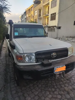 Toyota Land Cruiser 2011 White