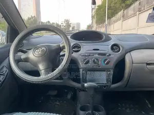 Toyota Vitz 2004 Blue