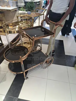 የመጠጥ መደርደርያ ጋሪ (ትሮሊ)