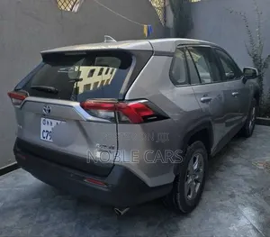 Toyota RAV4 2023 Silver
