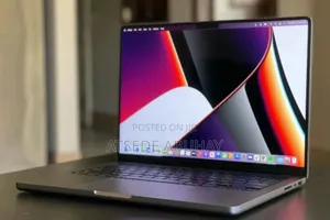 New Laptop Apple MacBook Pro 16GB AMD Ryzen 7 SSD 512GB