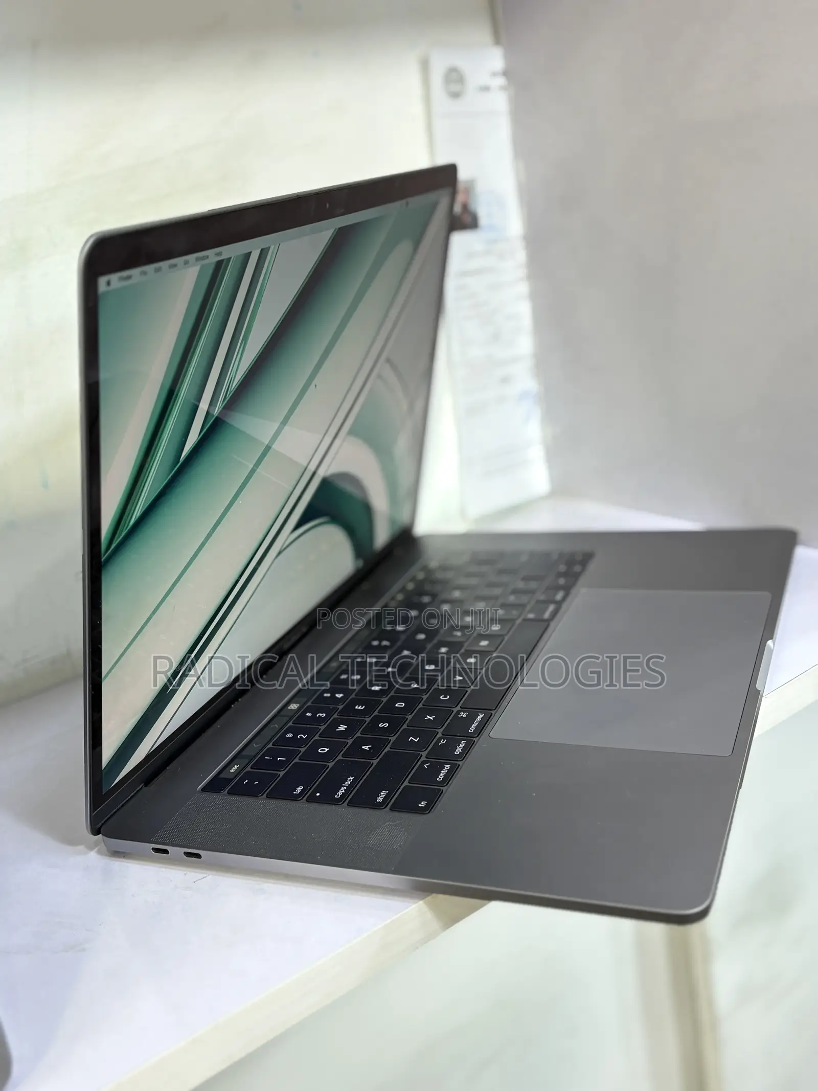 New Laptop Apple MacBook Pro 2017 16GB Intel Core I7 SSD 512GB