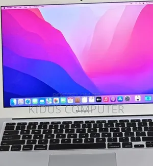 New Laptop Apple MacBook Pro 2017 8GB Intel Core I7 SSD 512GB