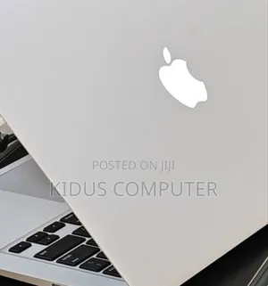 New Laptop Apple MacBook Pro 2017 8GB Intel Core I7 SSD 512GB