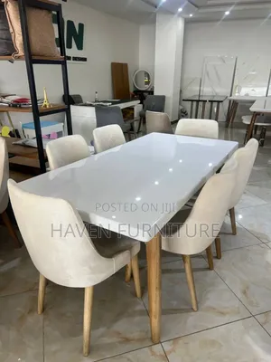 Queen Dining Tables