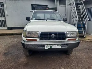 Toyota Land Cruiser 1990 White
