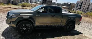 Toyota Hilux 2021 Gold