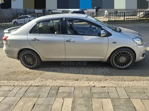 Toyota Yaris 2011 Silver