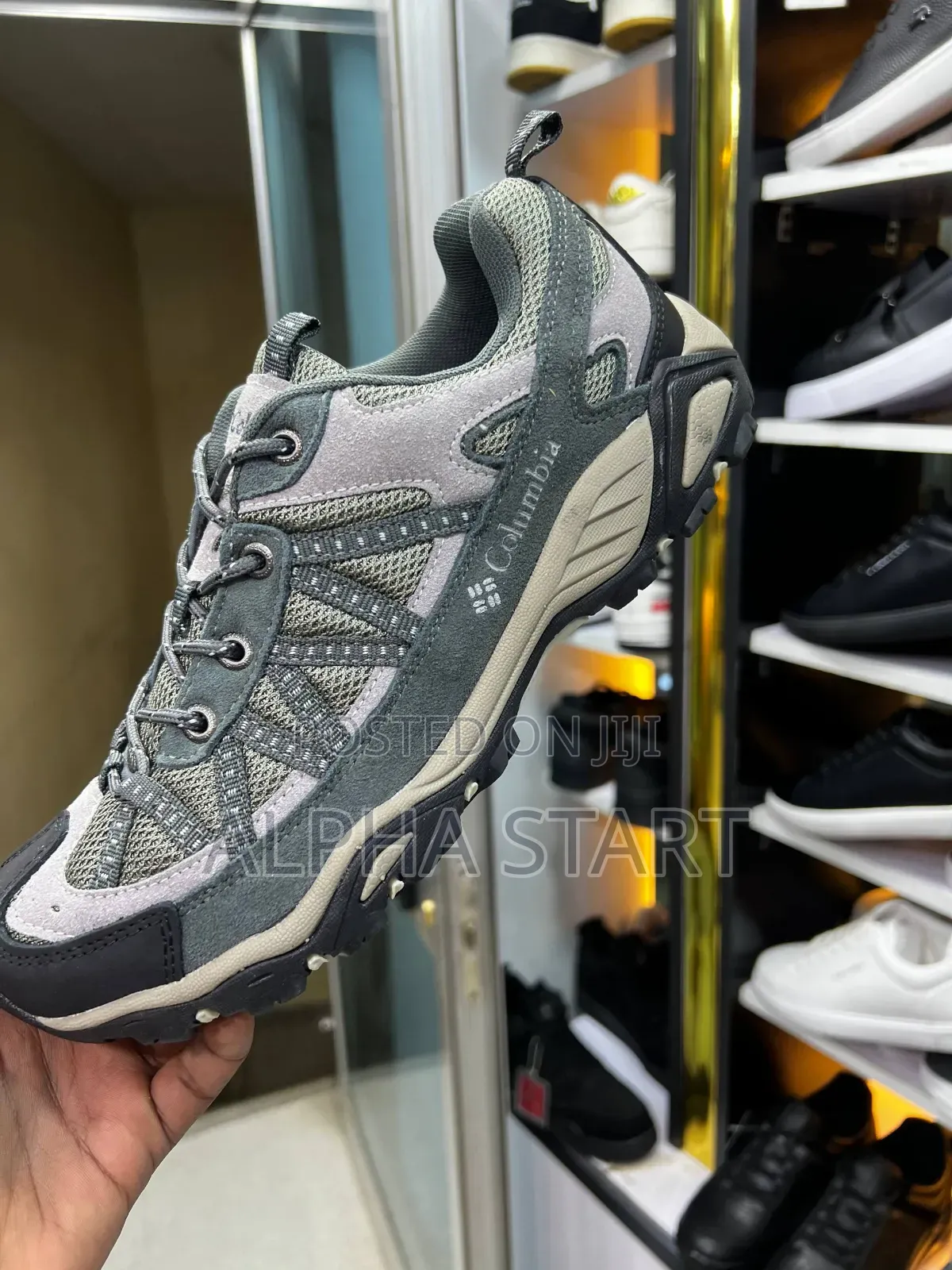 Original Columbia 100% Water Proof Smooth Sneakers for Man's From Usa