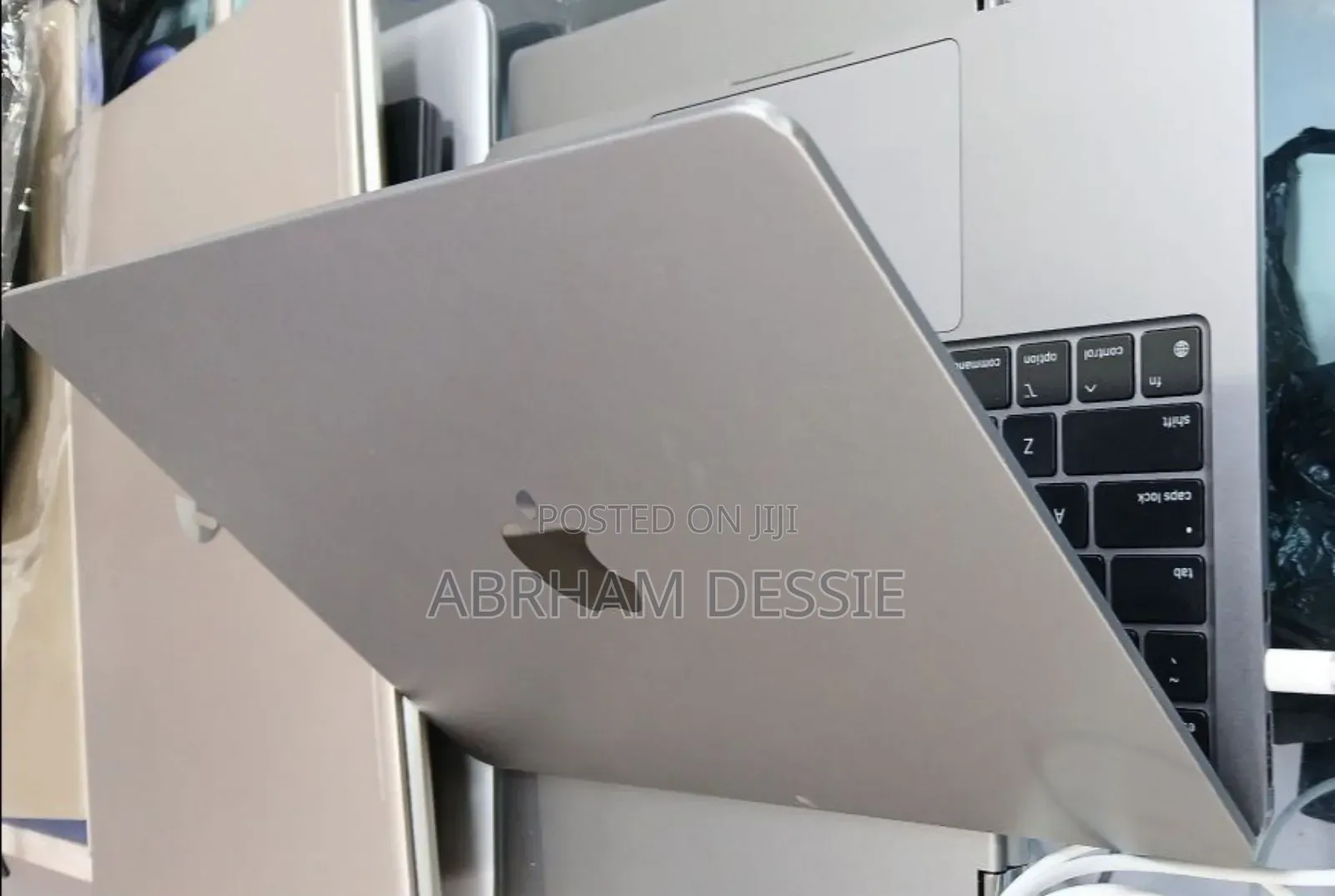 New Laptop Apple MacBook Air 2022 M2 16GB Apple M2 SSD 256GB